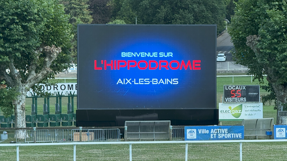 Écran LED extérieur en situation réelle