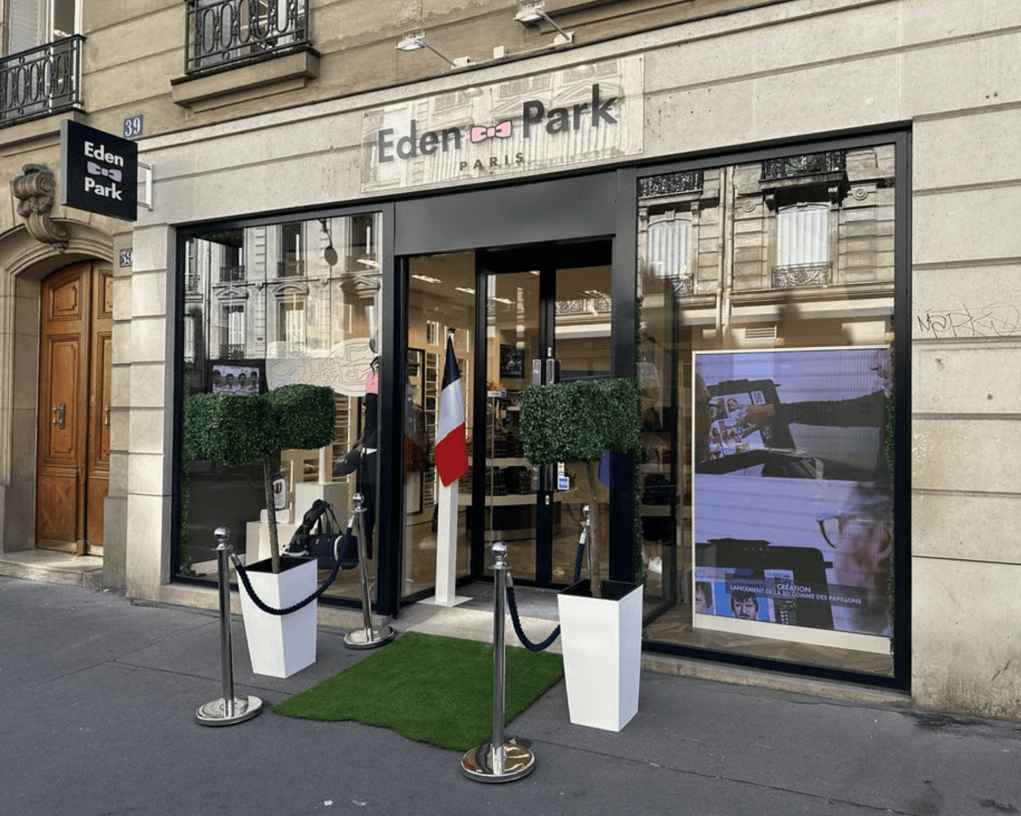 Affichage dynamique retail en vitrine et en magasin Laurea