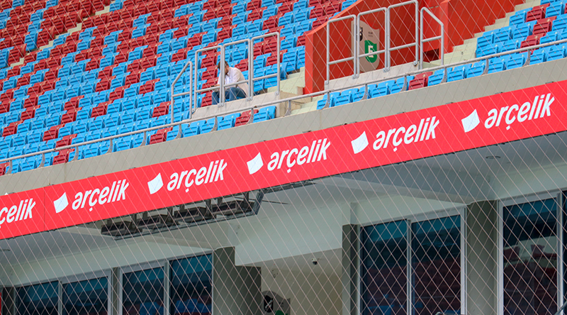 Installation écran LED ruban 360° balcon Laurea – Stade Trabzonspor Şenol Güneş Trabzon Turquie