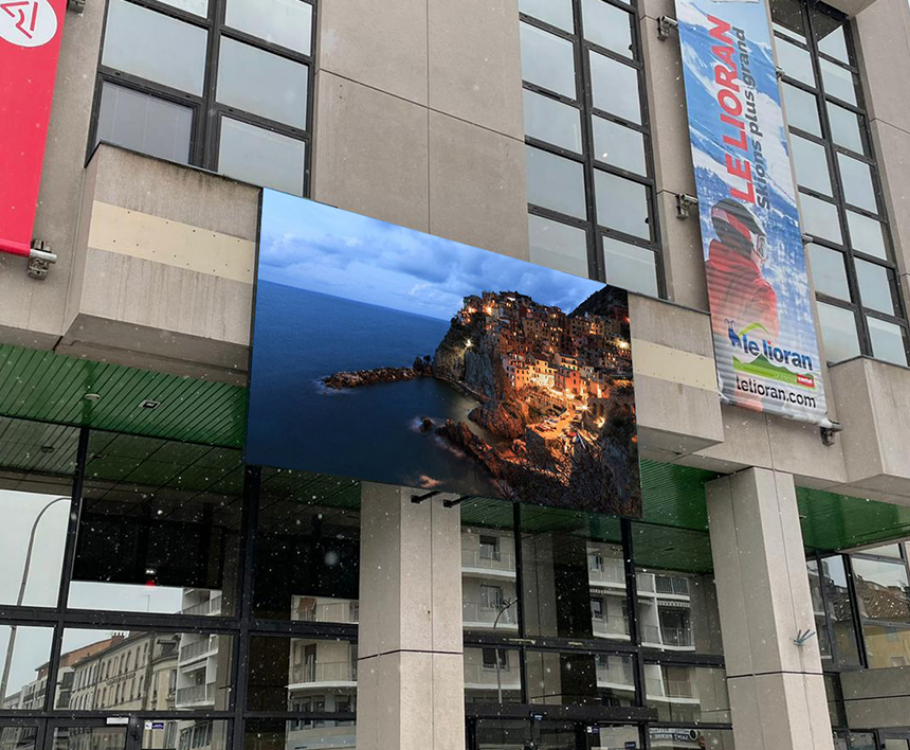 Installation écran LED Laurea Osmose