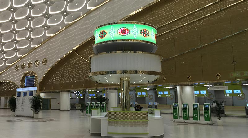 Installation écran LED incurvé Laurea – Aéroport d'Achgabat Turkménistan