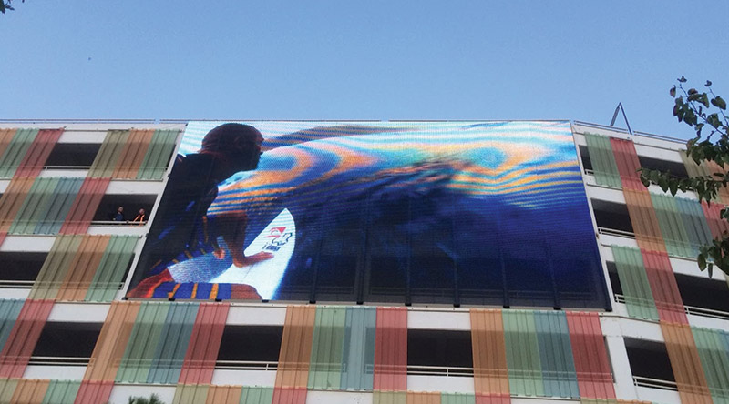 Installation façade transparente LED Laurea – Municipalité Métropolitaine d'Izmir Turquie