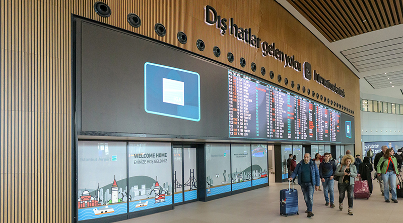 Installation écran LED FIDS arrivées Laurea – Aéroport d'Istanbul Turquie