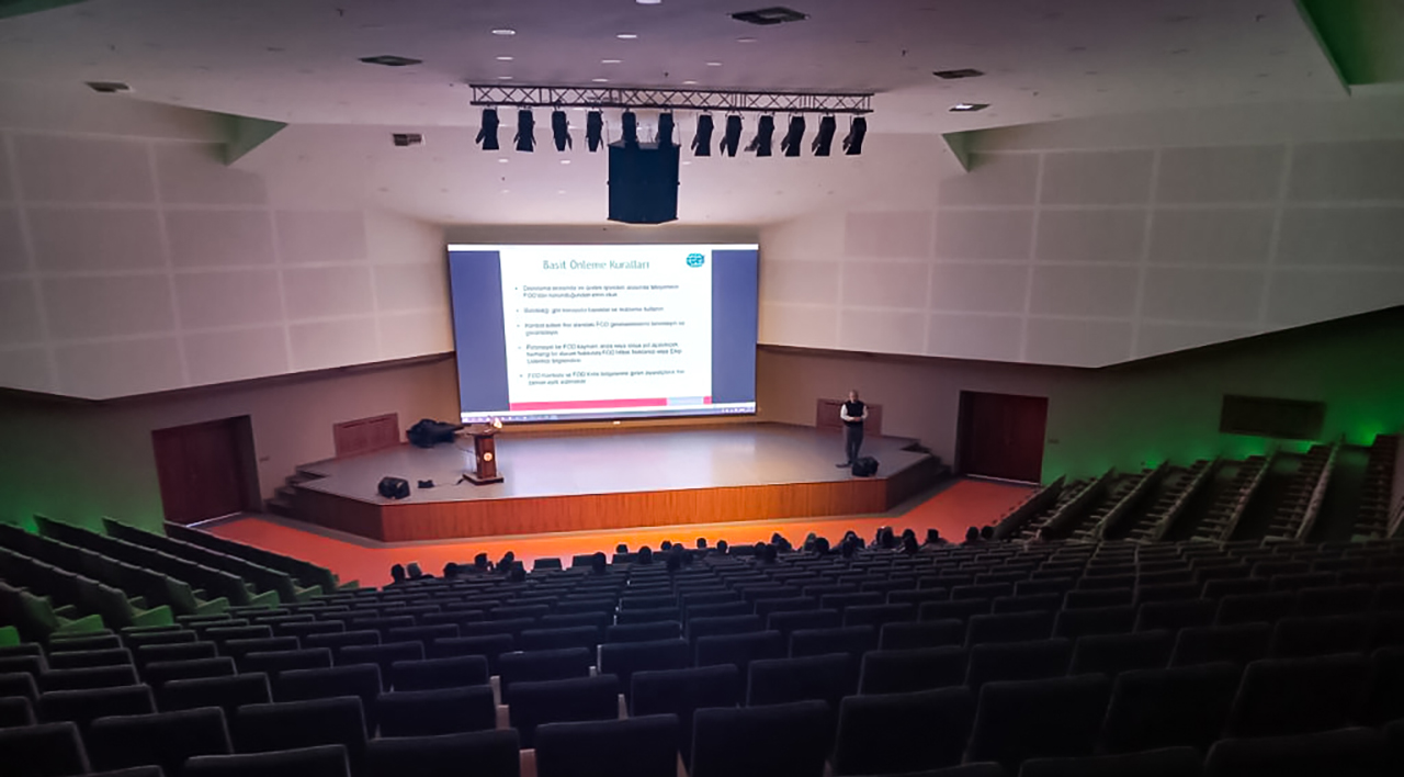 Mur LED Laurea installé lors d'un congrès ou conférence professionnelle