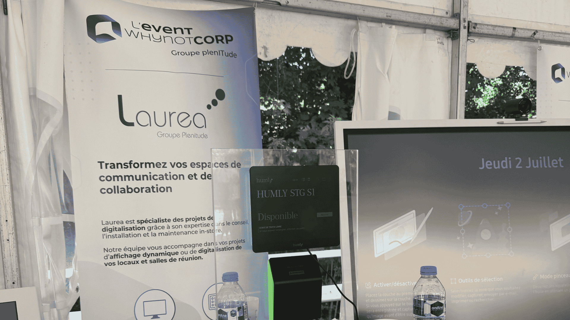 Stand Laurea et démonstration au salon WhyNot Corp